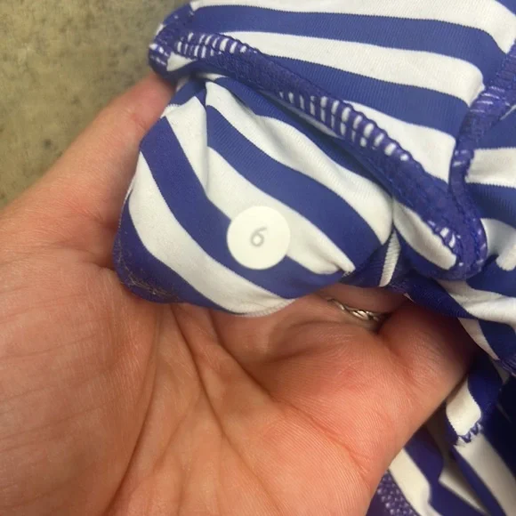 Lululemon stripped Tank Blue White - Picture 4 of 7